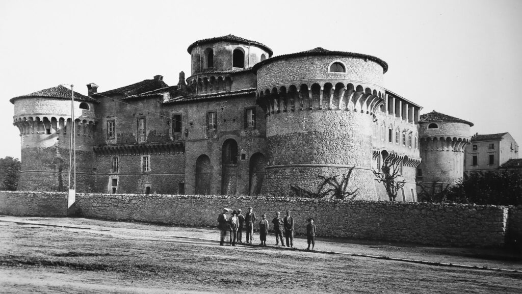 Avezzano, Castello Orsini-Colonna, pre 1915. From the Alinari archive.