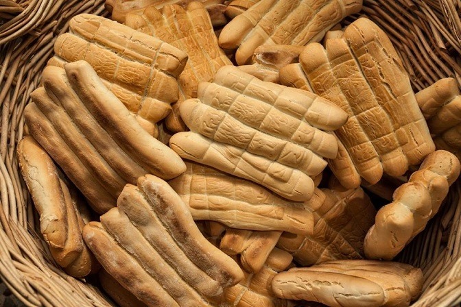Traditional Italian breadsticks in a basket, representing Abruzzo's culinary heritage.