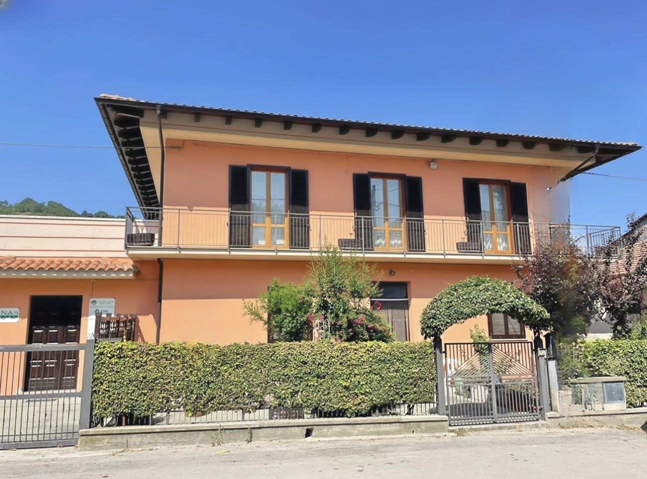 Bisenti Apartments - Long-term Garden Apartment Rental