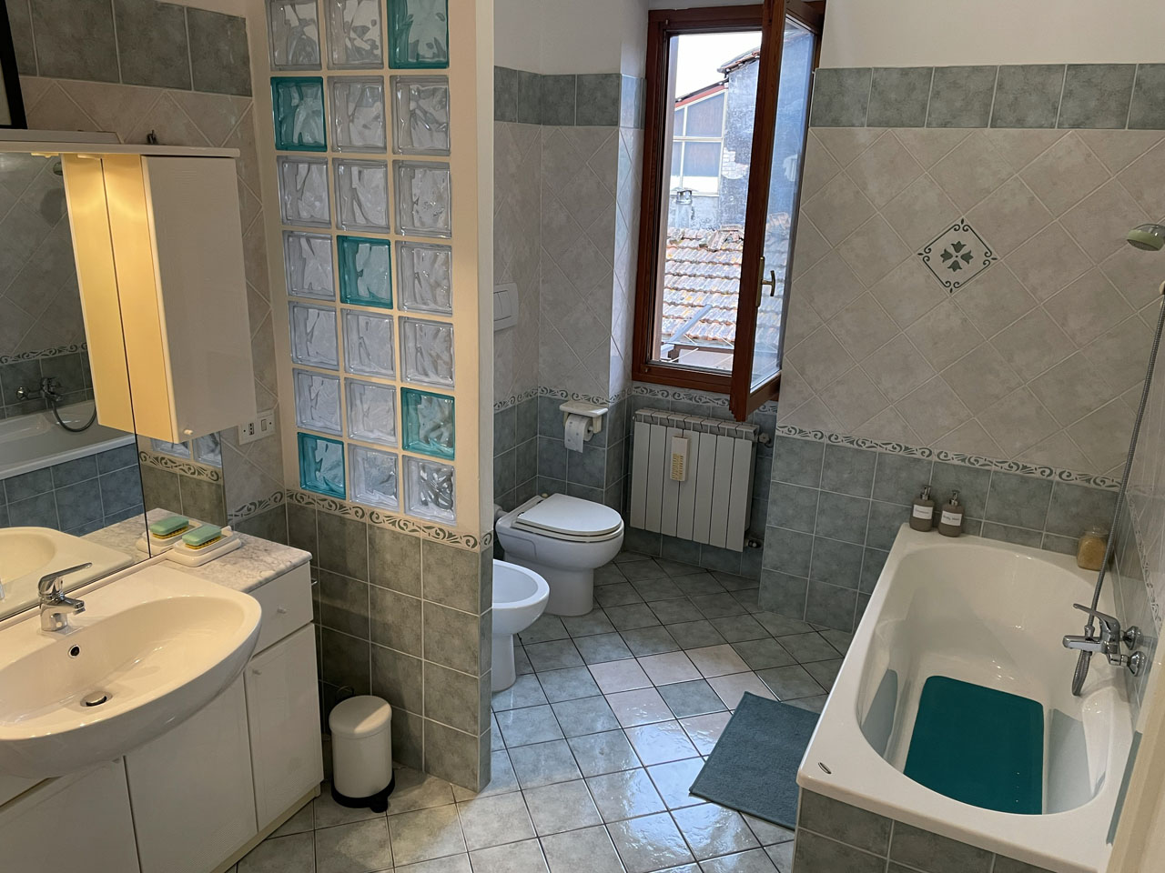 Bisenti Apartments - Short Term Terrace Apartment Rental