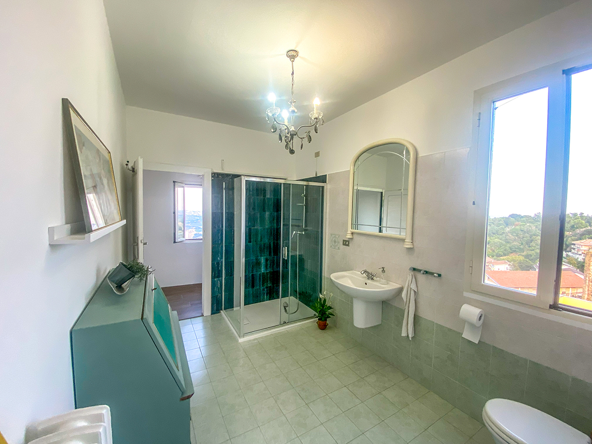 Restored 360° Historic Penthouse, Centro Storico of Penne