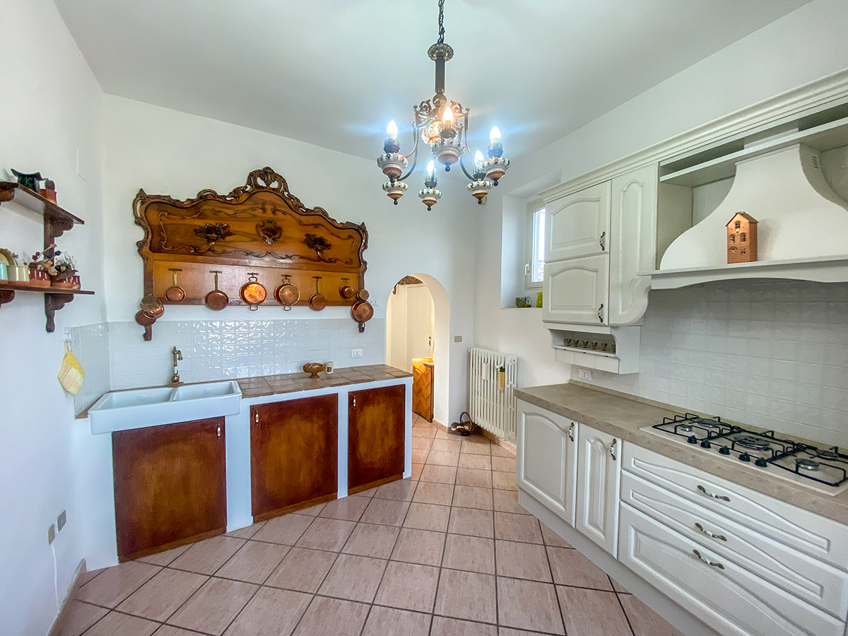 Restored 360° Historic Penthouse, Centro Storico of Penne