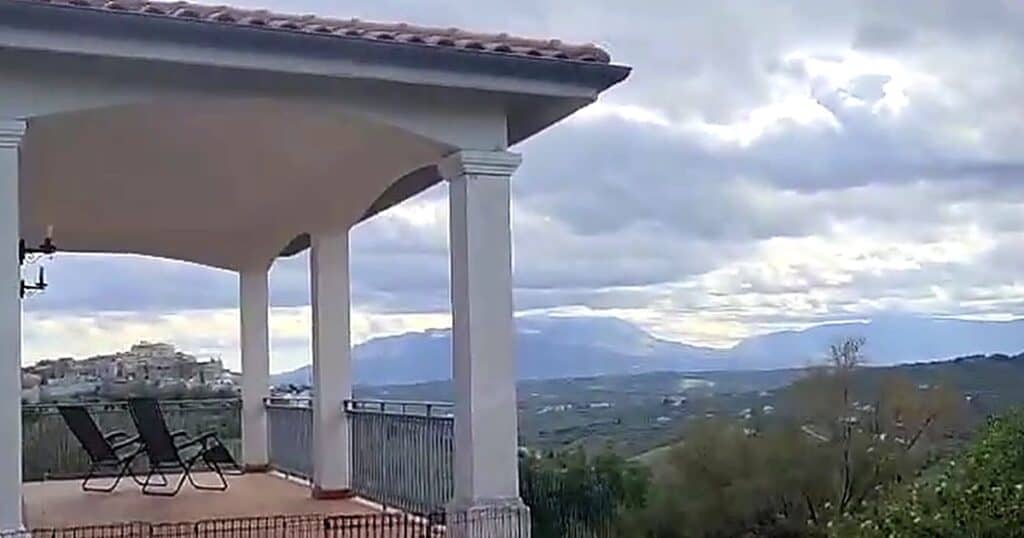 Daisy’s Rest – Villa for Sale, Collecorvino, Pescara | Turnkey Home, Pool, Olive Grove